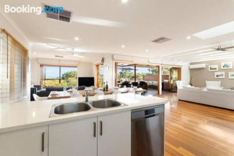 Acqua Vista Water View Fireplace Walk To Beach - Holiday Adelaide 2