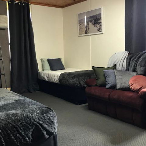 Granite Belt Cabins - Holiday Adelaide 4
