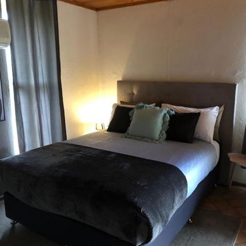 Granite Belt Cabins - Holiday Adelaide 3
