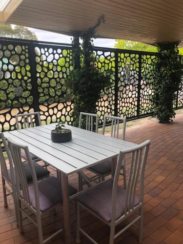 Granite Belt Cabins - Holiday Adelaide 1