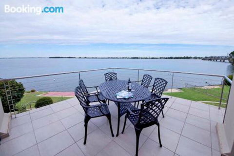 Brookwater Waterfront On Lake Mulwala - Holiday Adelaide 2