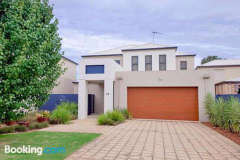 Brookwater Waterfront On Lake Mulwala - Holiday Adelaide 1