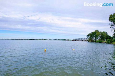 Brookwater Waterfront On Lake Mulwala - Holiday Adelaide 4