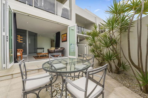 Beachfront By The CC Family Friendly Plunge Pool Steps To The Beach - Holiday Adelaide 3