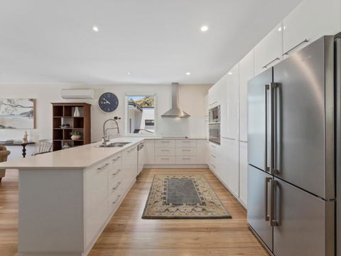 Beachfront By The CC Family Friendly Plunge Pool Steps To The Beach - Holiday Adelaide 5