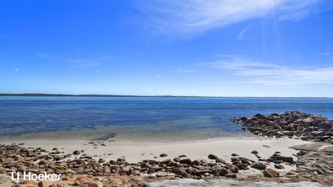 Yacaaba Beautiful Waterfront Location - Holiday Adelaide 3