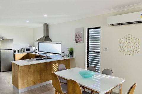 WHITSUNDAY Spacious & Comfortable Moments From Picturesque Boardwalk - Holiday Adelaide 6