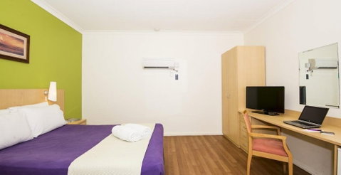 Hedland Hotel - Holiday Adelaide 4