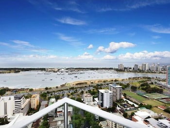 Panoramic Views At Sub Penthouse Apt - Holiday Adelaide 5