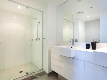 Panoramic Views At Sub Penthouse Apt - Holiday Adelaide 3