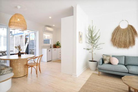 Pine At Arlos Refined Luxury In Glenelg - Holiday Adelaide 1