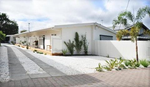 Pine At Arlos Refined Luxury In Glenelg - Holiday Adelaide 6