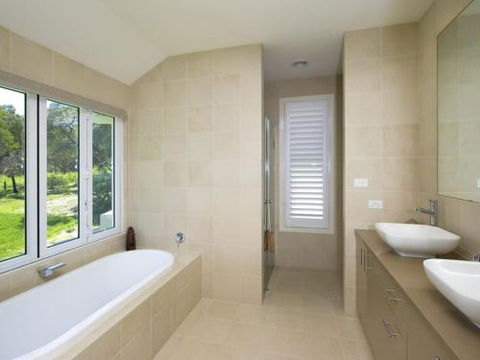 Echo Beach House 16 Reflections Dr Luxurious House With Magnificent Pool & Ducted Air - Holiday Adelaide 4