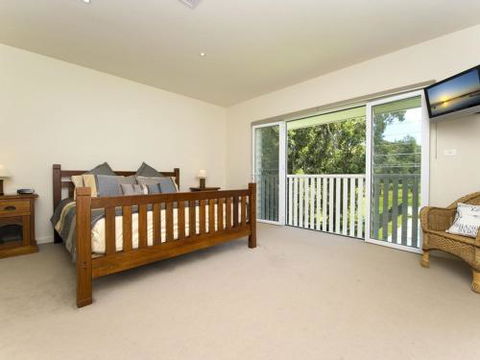 Echo Beach House 16 Reflections Dr Luxurious House With Magnificent Pool & Ducted Air - Holiday Adelaide 1