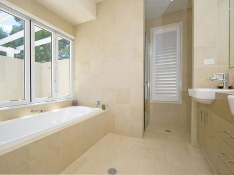 Echo Beach House 16 Reflections Dr Luxurious House With Magnificent Pool & Ducted Air - Holiday Adelaide 6