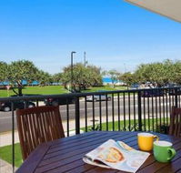 Kings Beach Ocean Front Views Private Balcony overlooking Kings Beach - Holiday Adelaide