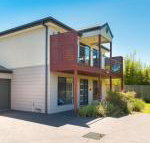 Beachside Villa Cowes - Holiday Adelaide