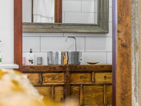 Black Beauty Studio - Holiday Adelaide 1
