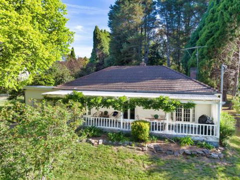 Redwood Cottage Burradoo Getaway Southern Highlands 4pm Check Out Sunday - Holiday Adelaide 0