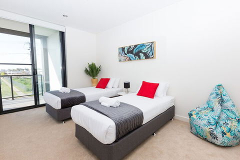 Urban Jungle In The Heart Of The CBD - Holiday Adelaide 2