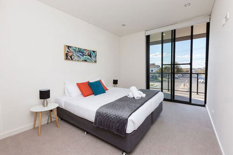 Urban Jungle In The Heart Of The CBD - Holiday Adelaide 5