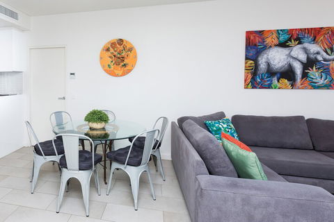 Urban Jungle In The Heart Of The CBD - Holiday Adelaide 3