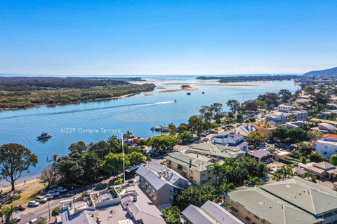 Panoramic River & Ocean Views Noosaville - Holiday Adelaide 4