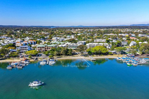 Panoramic River & Ocean Views Noosaville - Holiday Adelaide 6