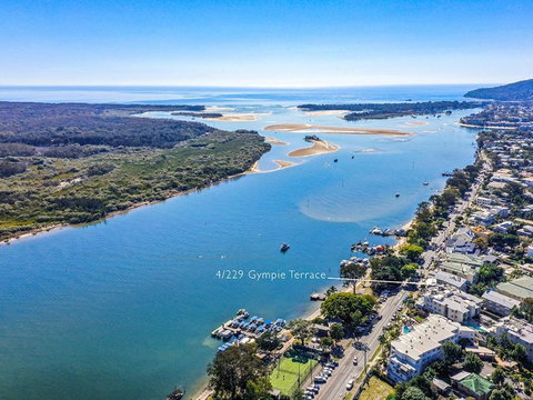 Panoramic River & Ocean Views Noosaville - Holiday Adelaide 3