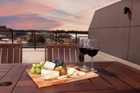 Enjoy Penthouse Living In The CBD - Holiday Adelaide 5