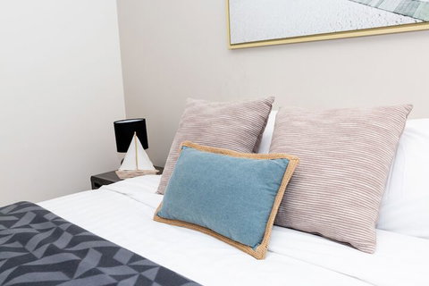 Enjoy Penthouse Living In The CBD - Holiday Adelaide 1