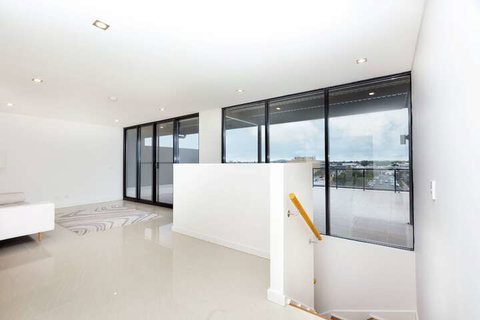 Enjoy Penthouse Living In The CBD - Holiday Adelaide 4