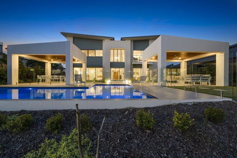 Luxury Canal Front Holiday House Raptor Pde Banksia Beach - Holiday Adelaide 0