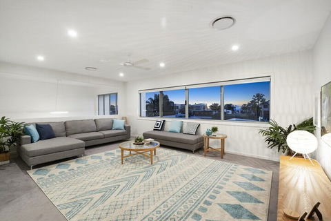Luxury Canal Front Holiday House Raptor Pde Banksia Beach - Holiday Adelaide 6