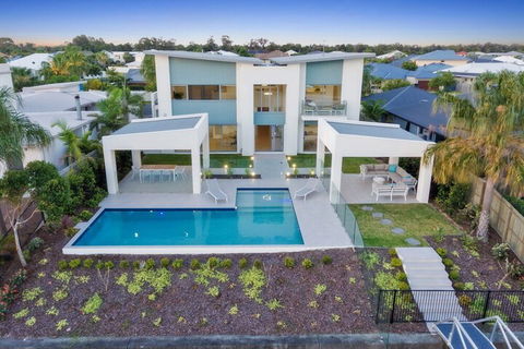 Luxury Canal Front Holiday House Raptor Pde Banksia Beach - Holiday Adelaide 2