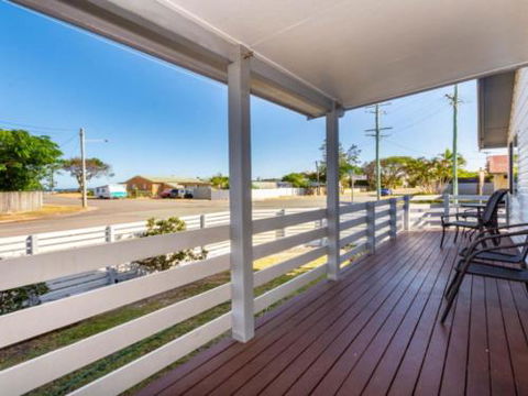 Dog Lovers Retreat Beachmere - Holiday Adelaide 1