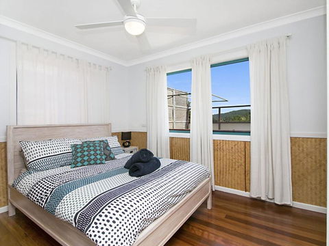 WHITE WAVES 6 OCEAN VIEWS FROM BEACHFRONT BALCONY - Holiday Adelaide 3