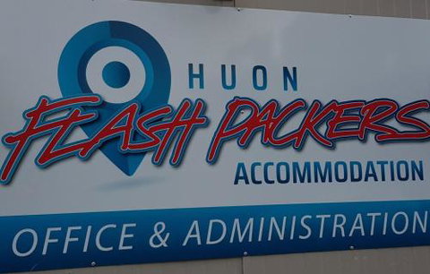 Huon Flash Packers - Holiday Adelaide 0
