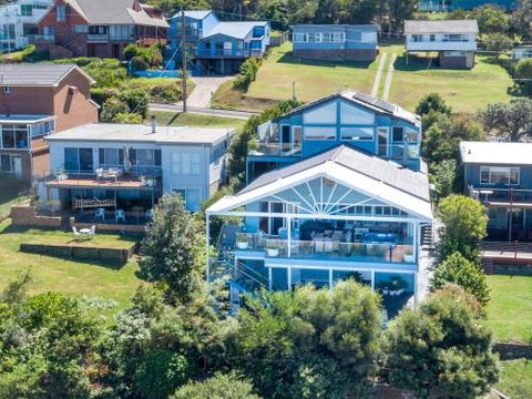 NANNY & POPPYS BEACH HOUSE Gerroa 4pm Check Out Sundays - Holiday Adelaide 0