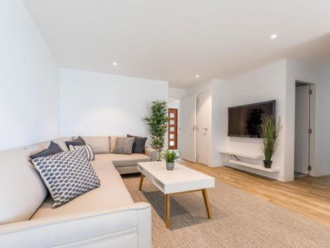 Vukeville Beachfront Luxury With Pool 4pm Check Out Sundays - Holiday Adelaide 1