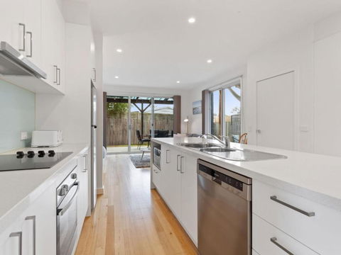 NORMANBY Coastal FREE WIFI & NETFLIX - Holiday Adelaide 4