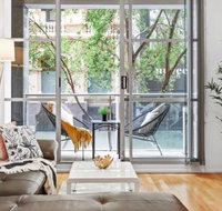 A Bright  Stylish Studio Next to Darling Harbour - Holiday Adelaide