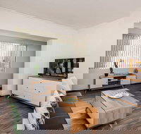 Stylish Apartment in Leafy South Perth - Holiday Adelaide