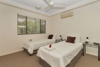 Oceansprey Beachfront Apartments - Holiday Adelaide 3