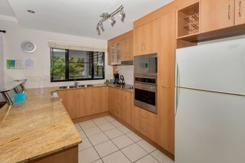 Oceansprey Beachfront Apartments - Holiday Adelaide 6