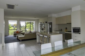 Stylish 3 Bedroom Condo - Holiday Adelaide 0