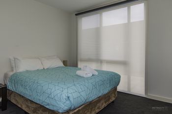 Stylish 3 Bedroom Condo - Holiday Adelaide 4