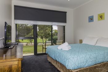 Stylish 3 Bedroom Condo - Holiday Adelaide 6