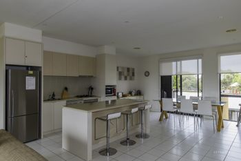 Stylish 3 Bedroom Condo - Holiday Adelaide 3