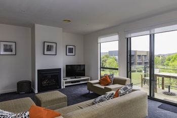 Stylish 3 Bedroom Condo - Holiday Adelaide 1